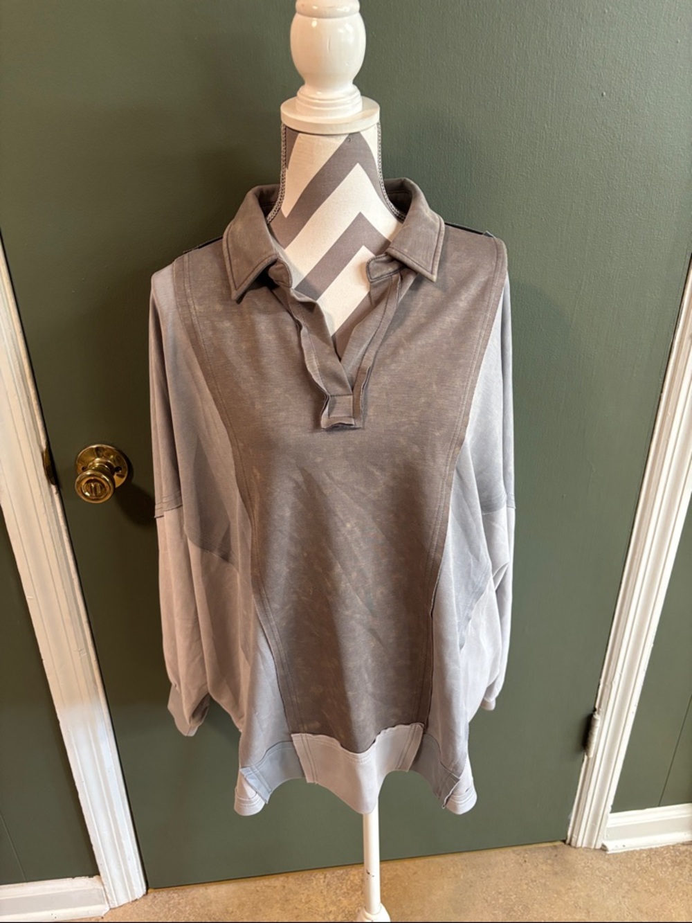 Relaxed Collared Pullover Top - Gray